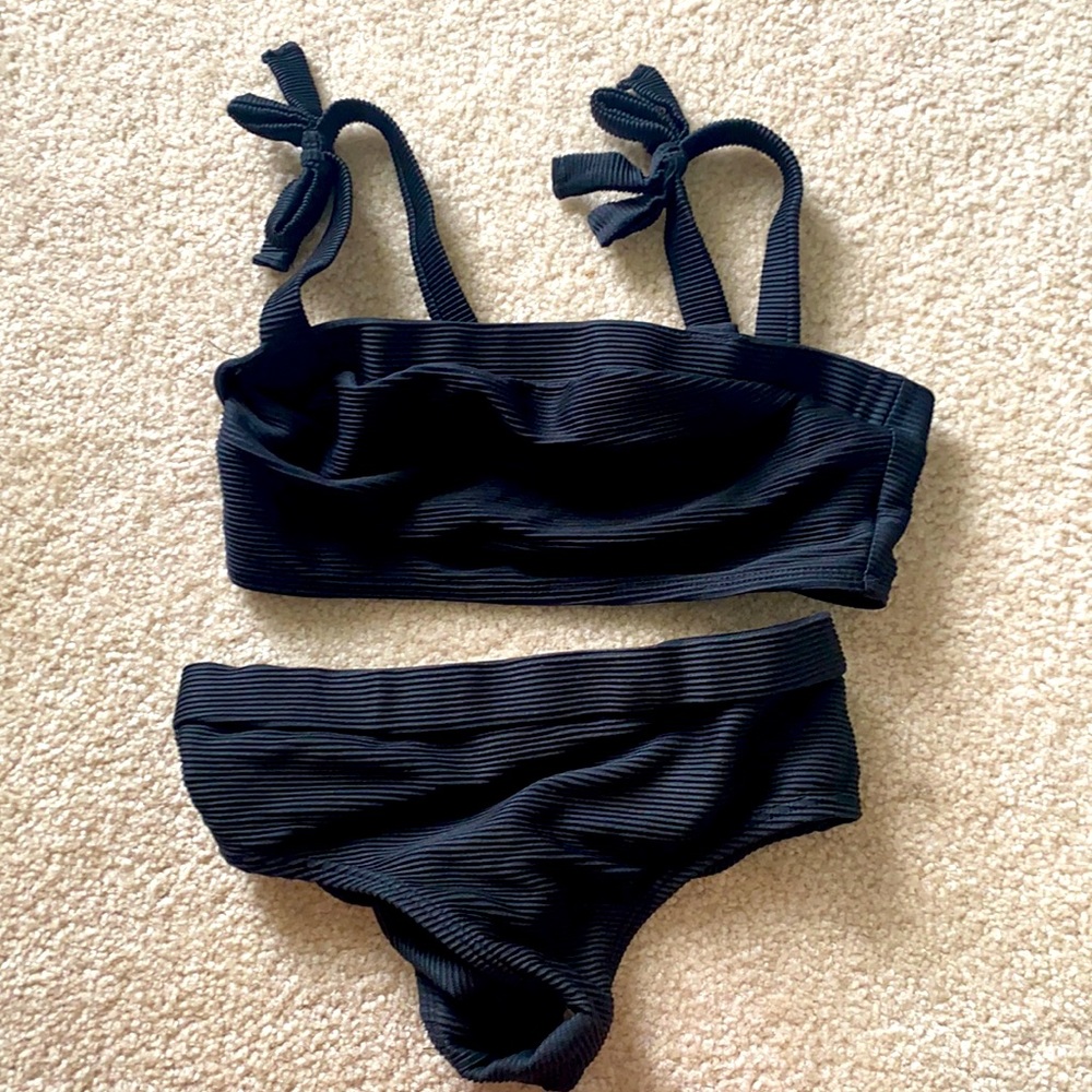 Old navy bathing suit ! Super cute and never worn